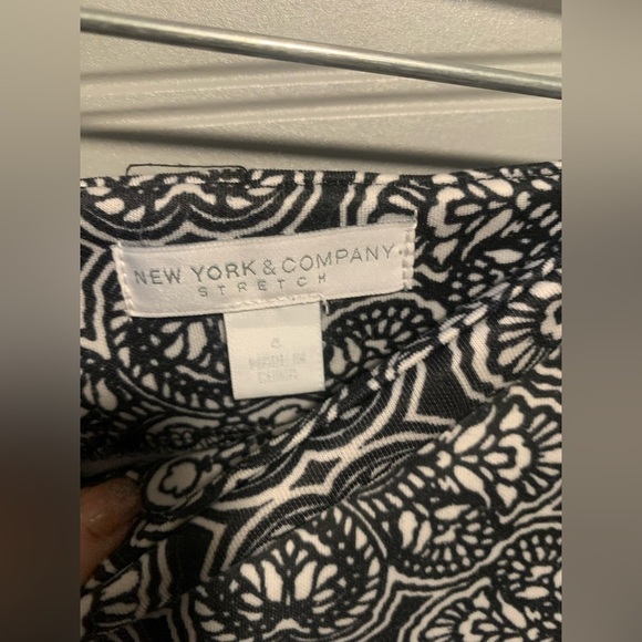 New York & Co Floral Print Pencil Stretch Skirt Size 4 Black & White EUC - Picture 3 of 7